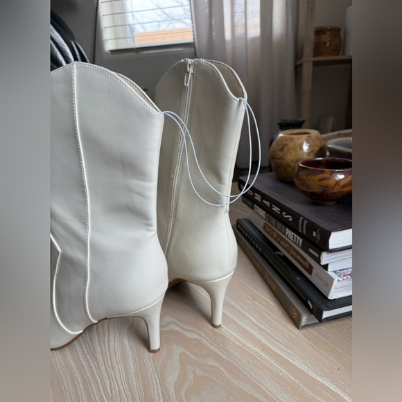 Nine West|White faux leather pointy calf boots w skinny heel,NWT,Size 10••Trendy - Picture 5 of 14